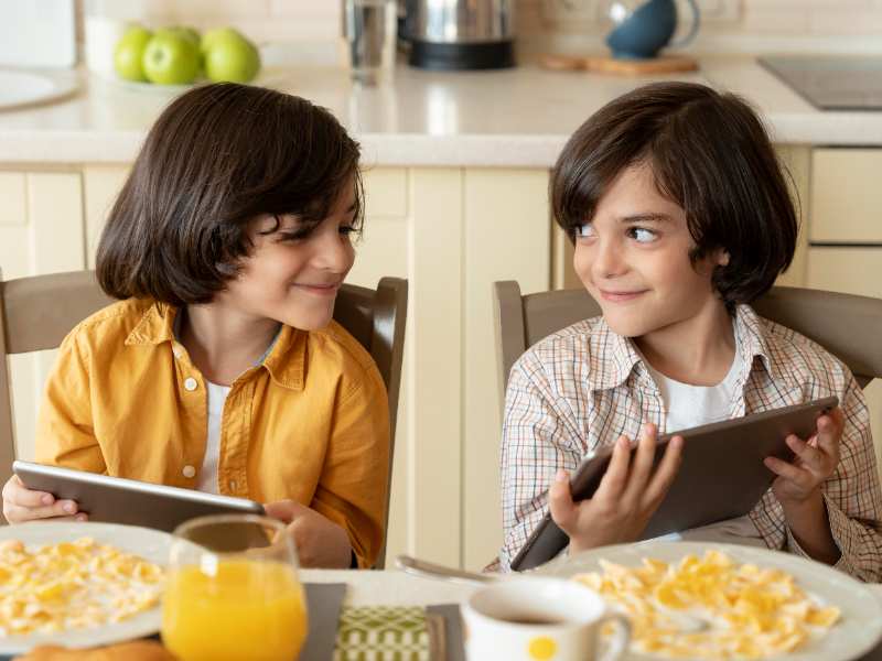 Glifo para El impacto de la genética en el comportamiento alimentario de los niños de 16 meses a 13 años