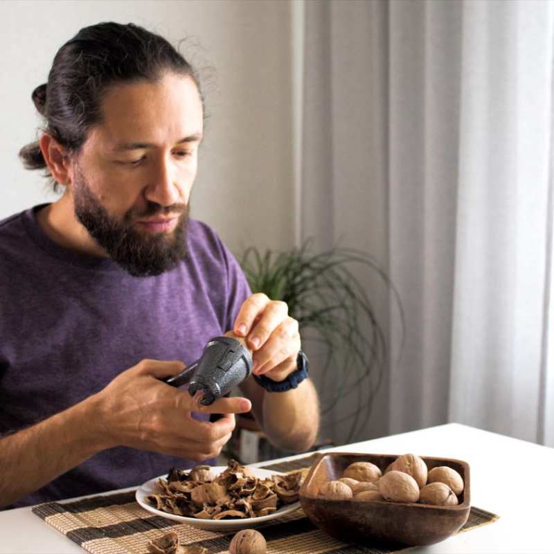 The consumption of nuts increases men's chances of fatherhood - Spanish study