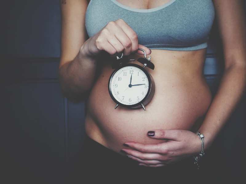 Ovulation tardive : causes, impact sur la fertilité et rôle de la FIV